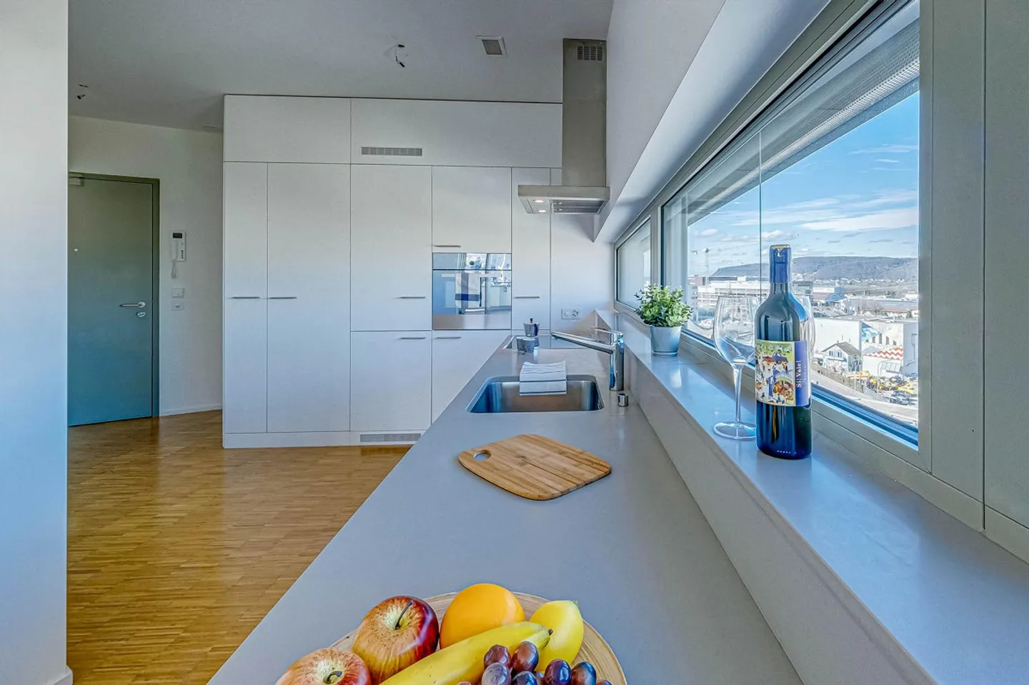 Modern 2.5-Room Apartment - Photo 2 of 8