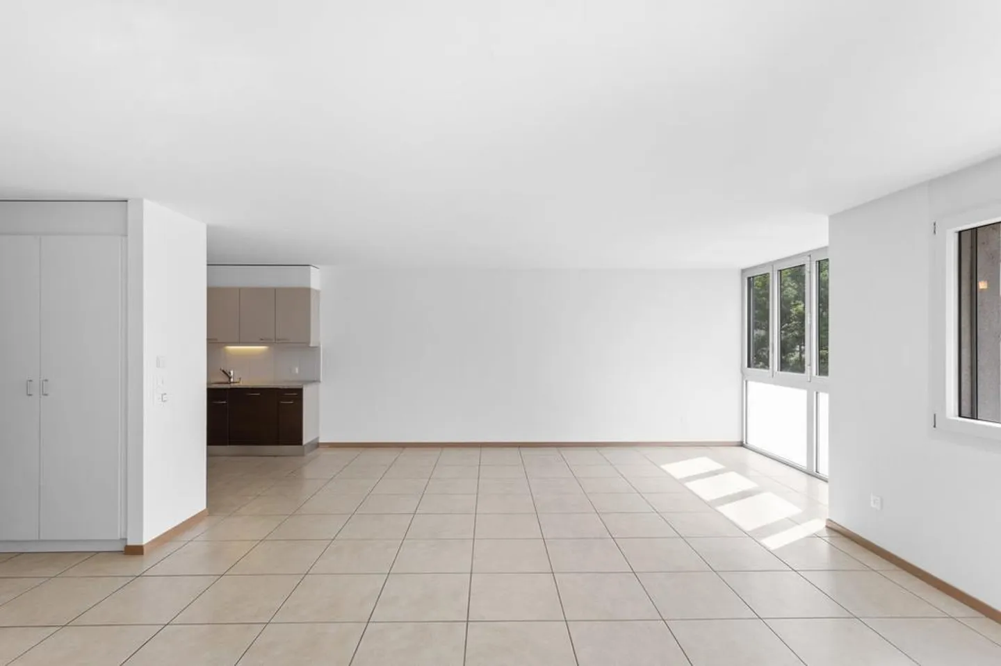 SPAZIOSO E LUMINOSO - Foto 2 di 11