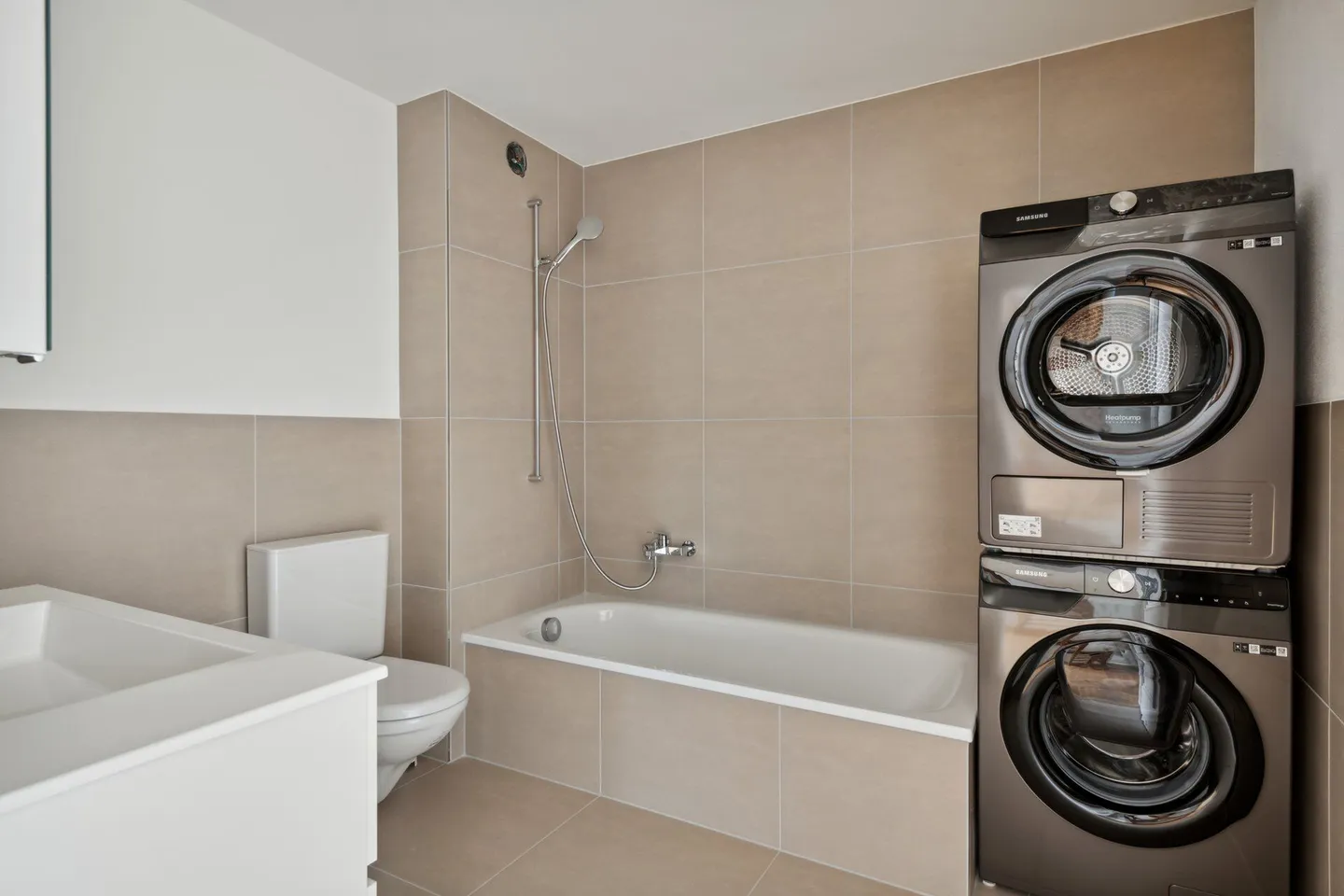 COMPLETELY RENOVATED AND LIGHT-FLOODED - Photo 9 of 11