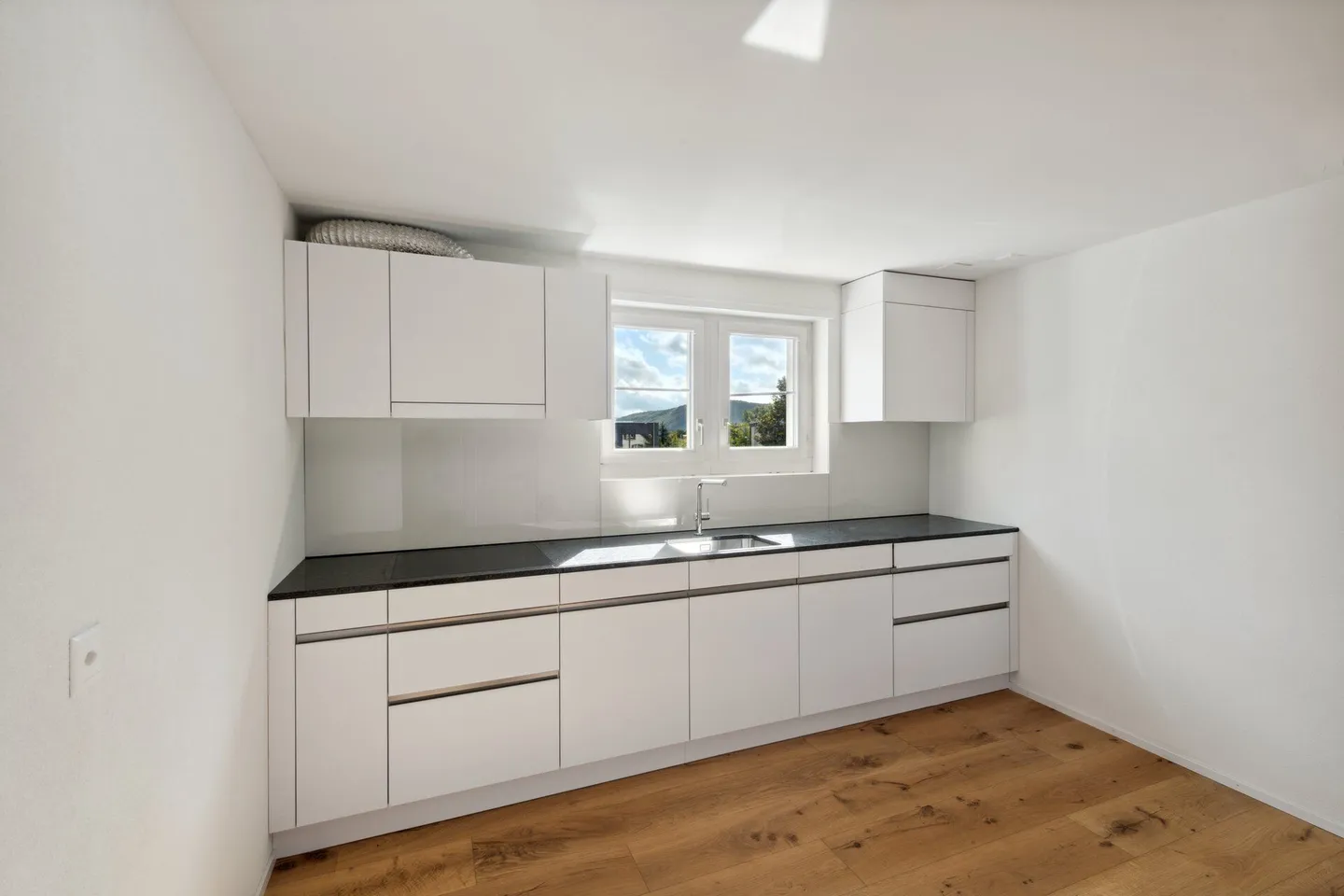 COMPLETELY RENOVATED AND LIGHT-FLOODED - Photo 3 of 11