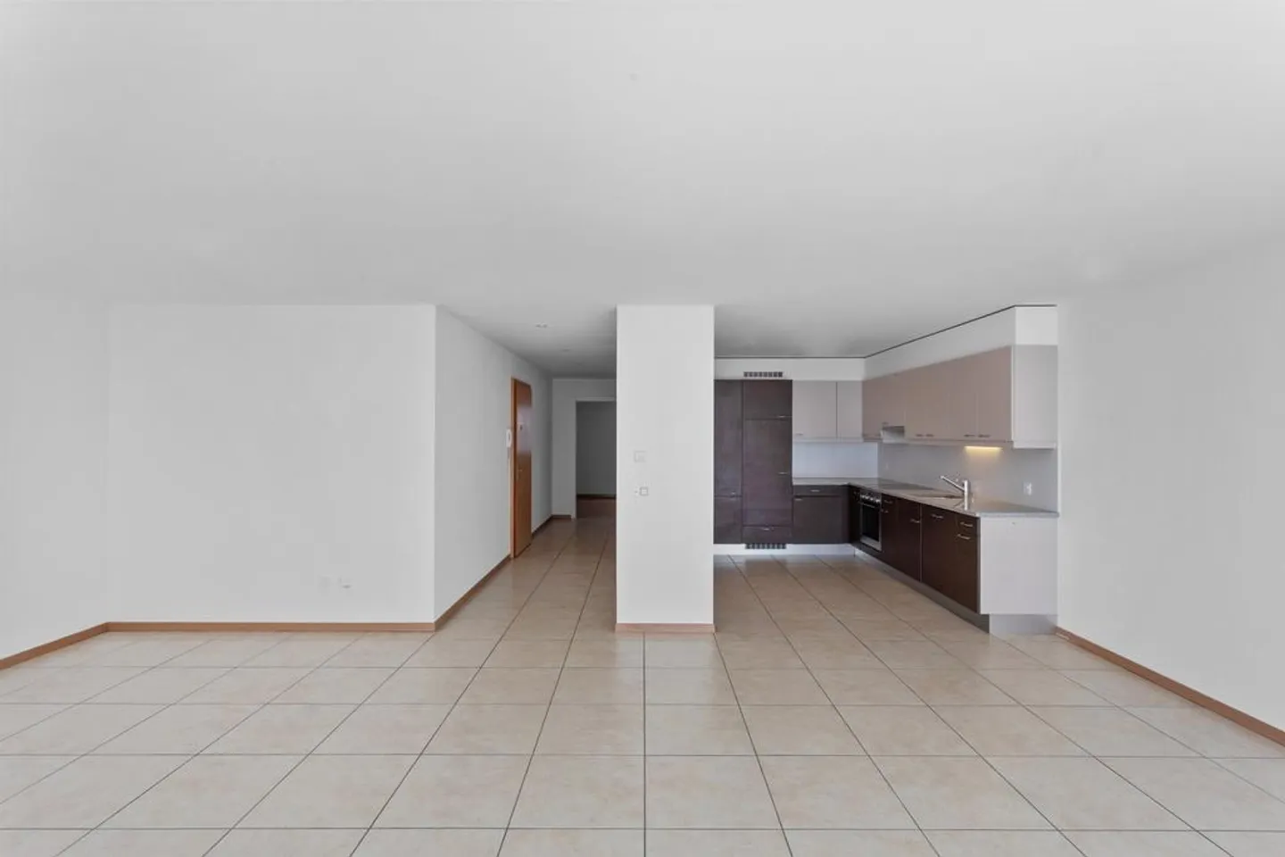 SPAZIOSO E LUMINOSO - Foto 4 di 11