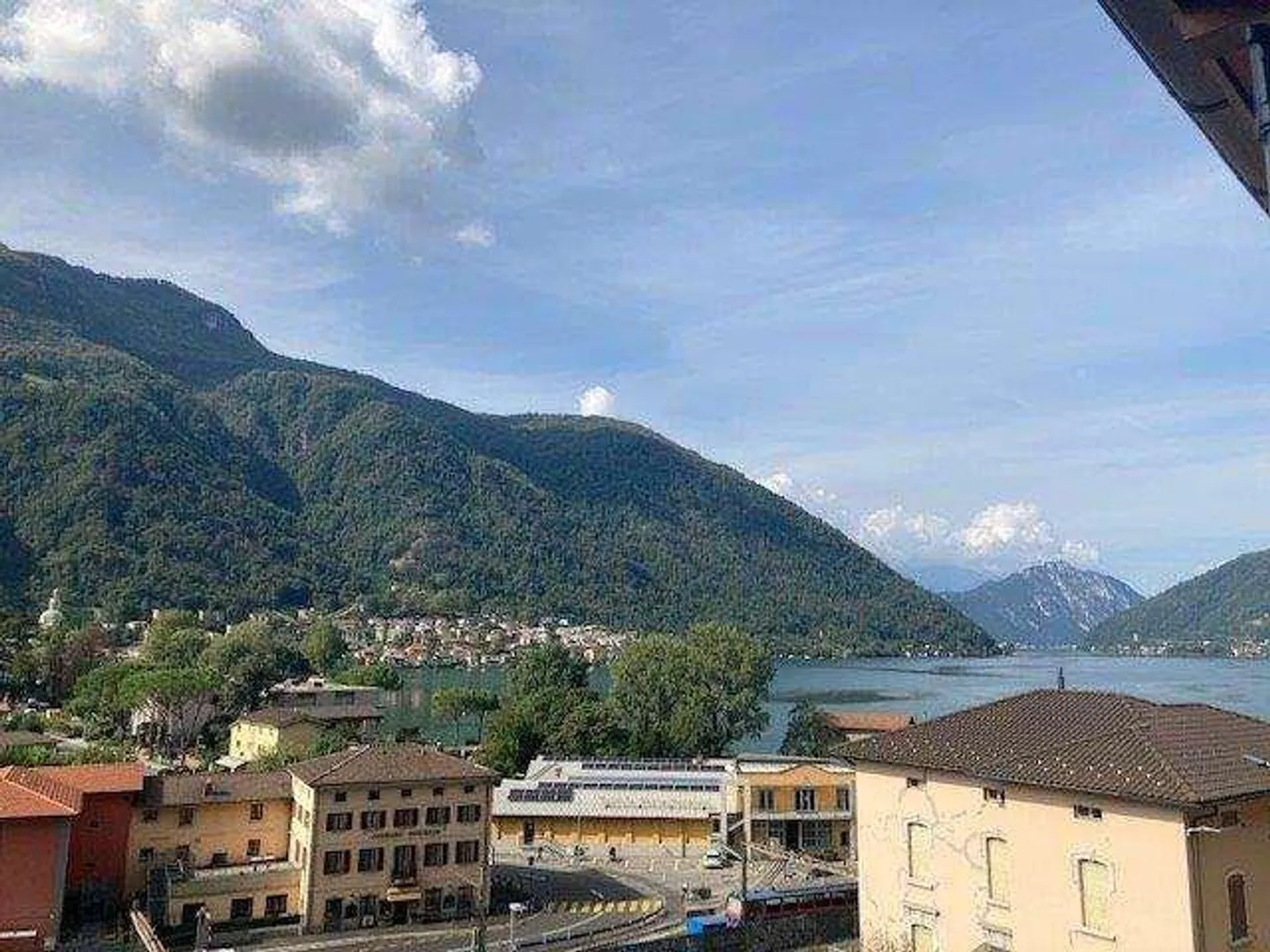 MENDRISO CAPOLAGO: IMPOSING PENTHOUSE WITH LAKE VIEW - Photo 6 of 11