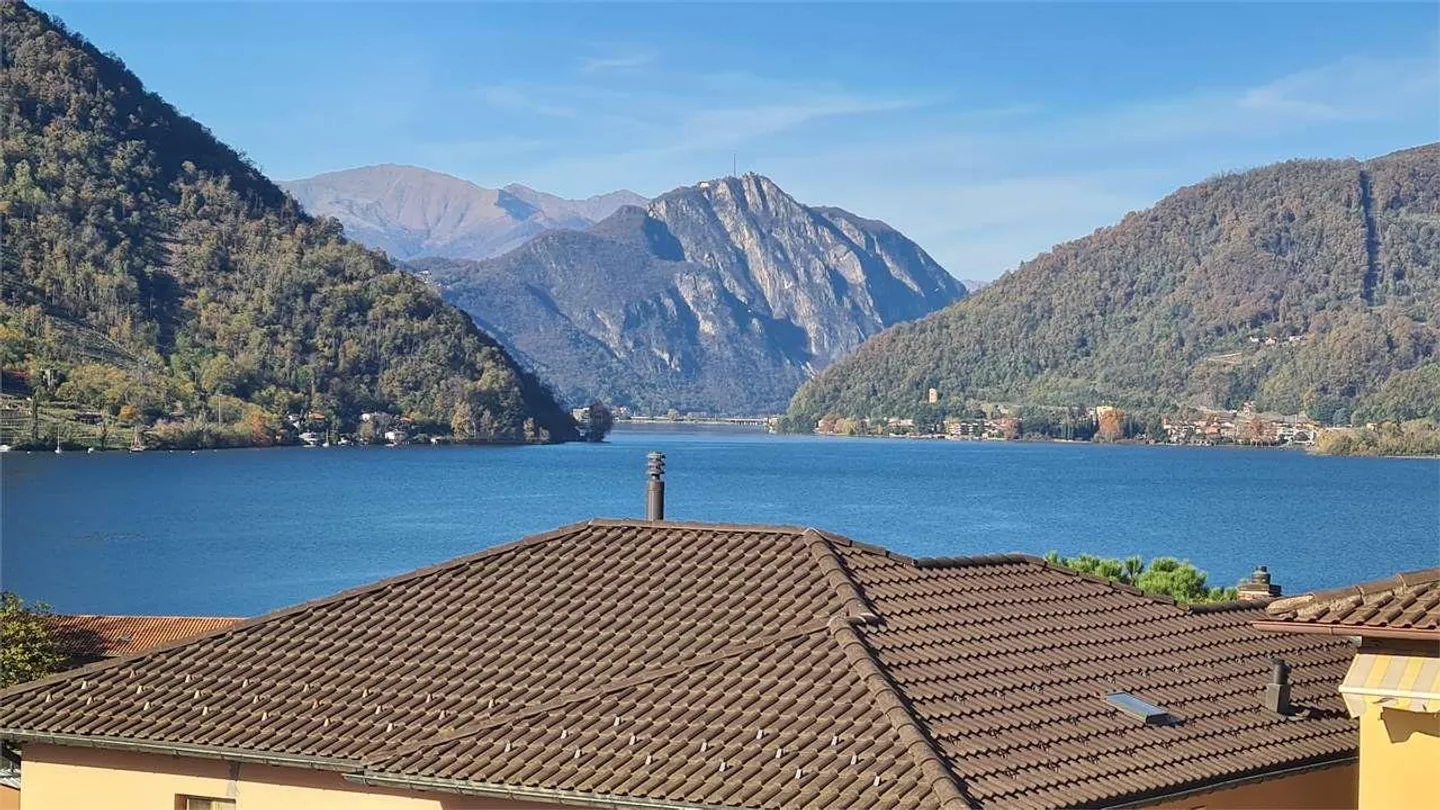 MENDRISO CAPOLAGO: IMPOSING PENTHOUSE WITH LAKE VIEW - Photo 7 of 11