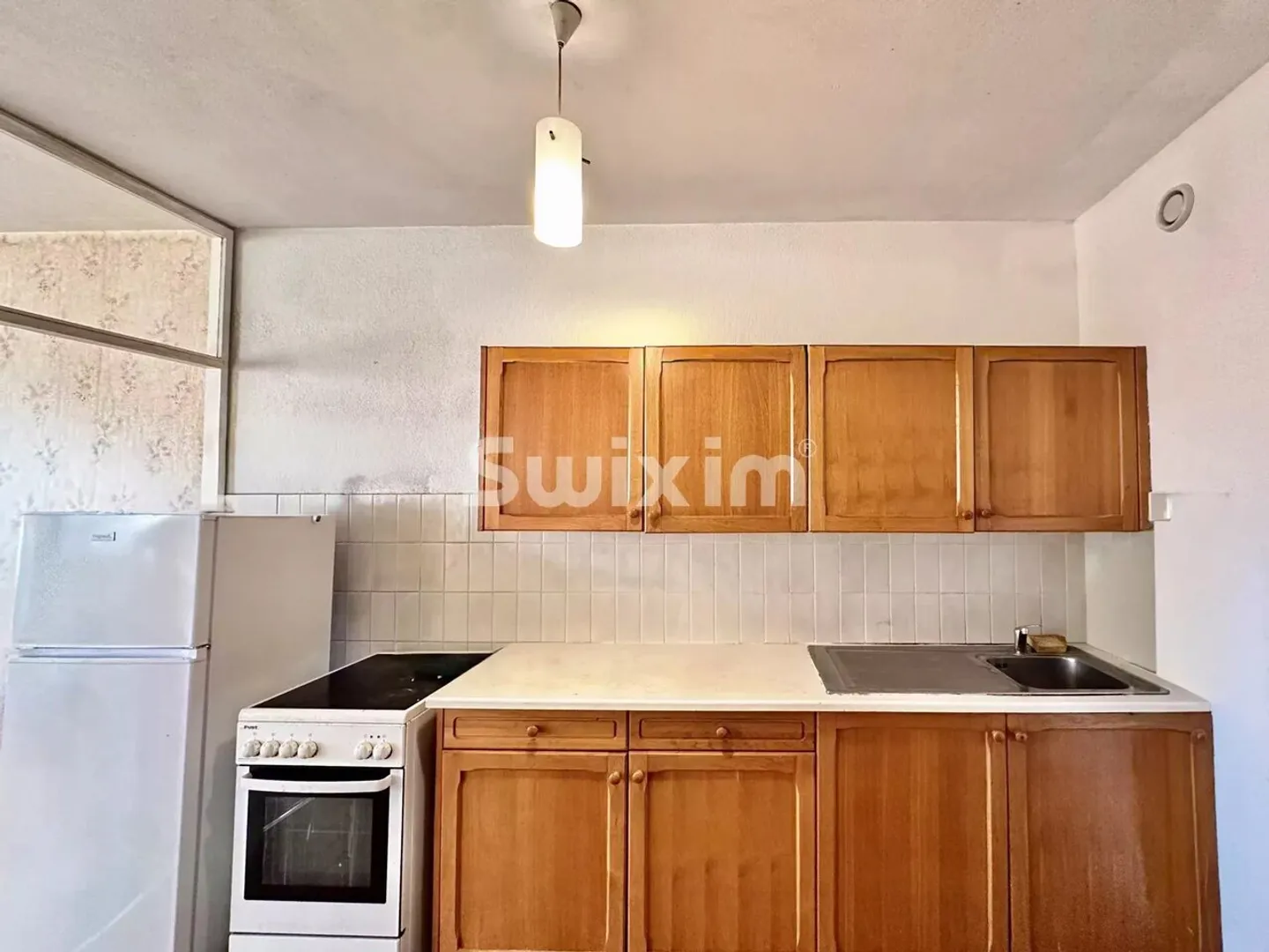 Bright 4-Room Apartment with Terrace - Photo 7 of 11