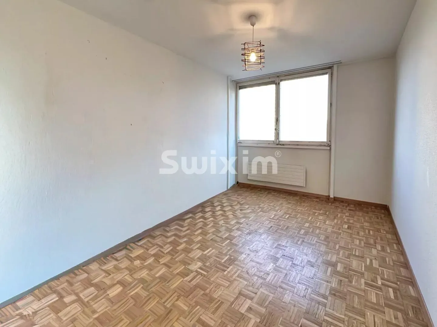 Bright 4-Room Apartment with Terrace - Photo 8 of 11