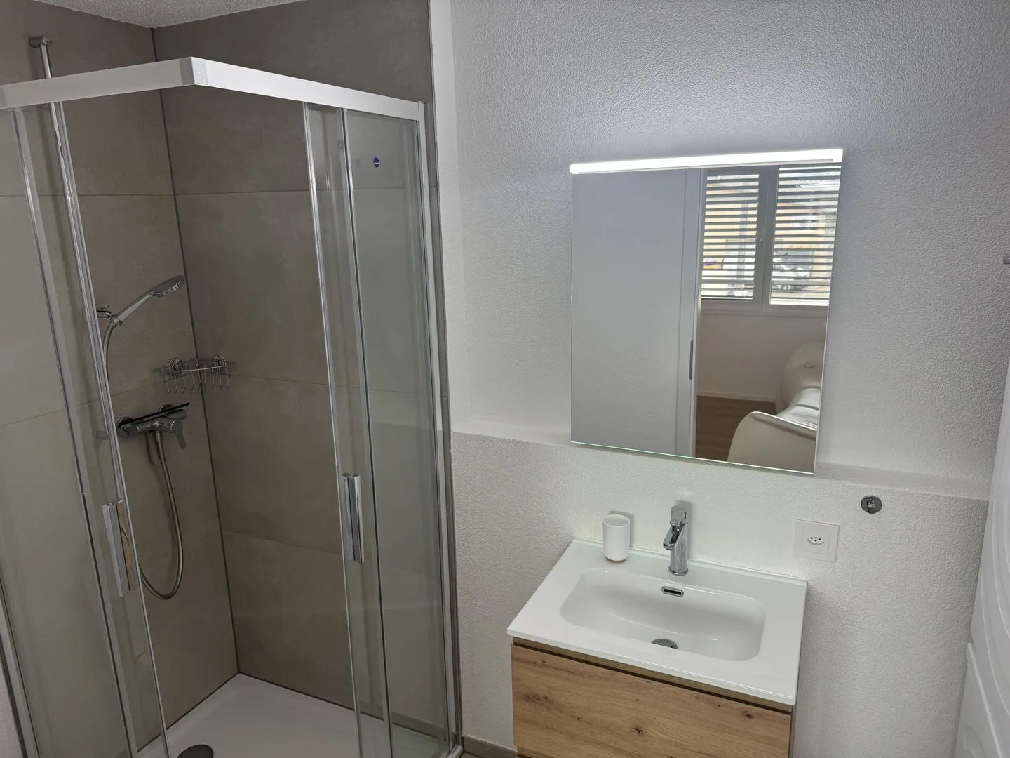 ARI-0826 - Modern 2.5-room apartment with washing/drying machine column - Lease takeover - Photo 7 of 8