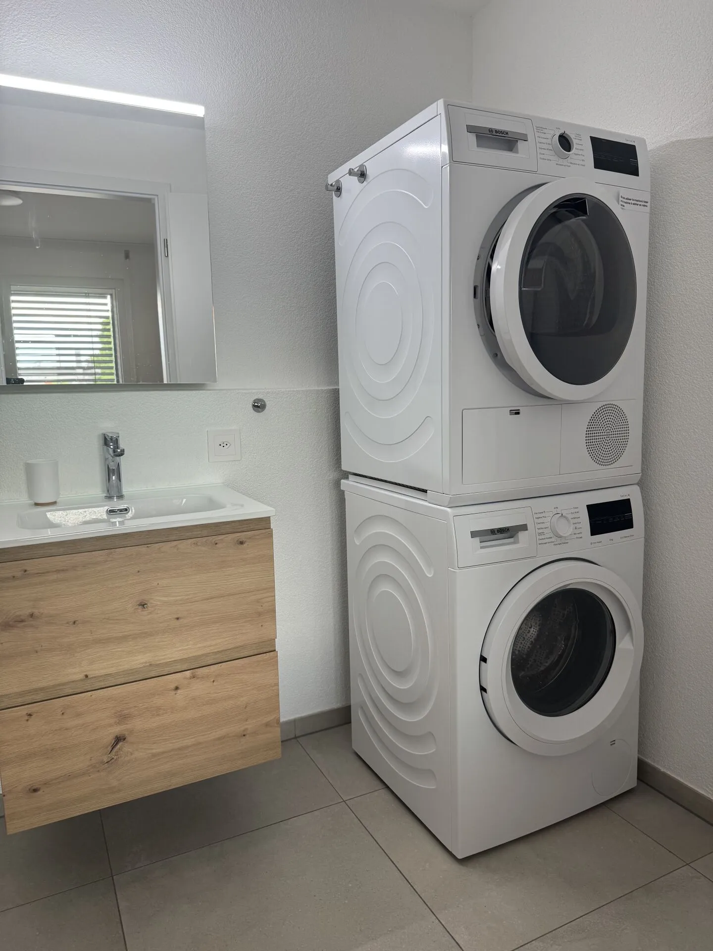 ARI-0826 - Modern 2.5-room apartment with washing/drying machine column - Lease takeover - Photo 8 of 8