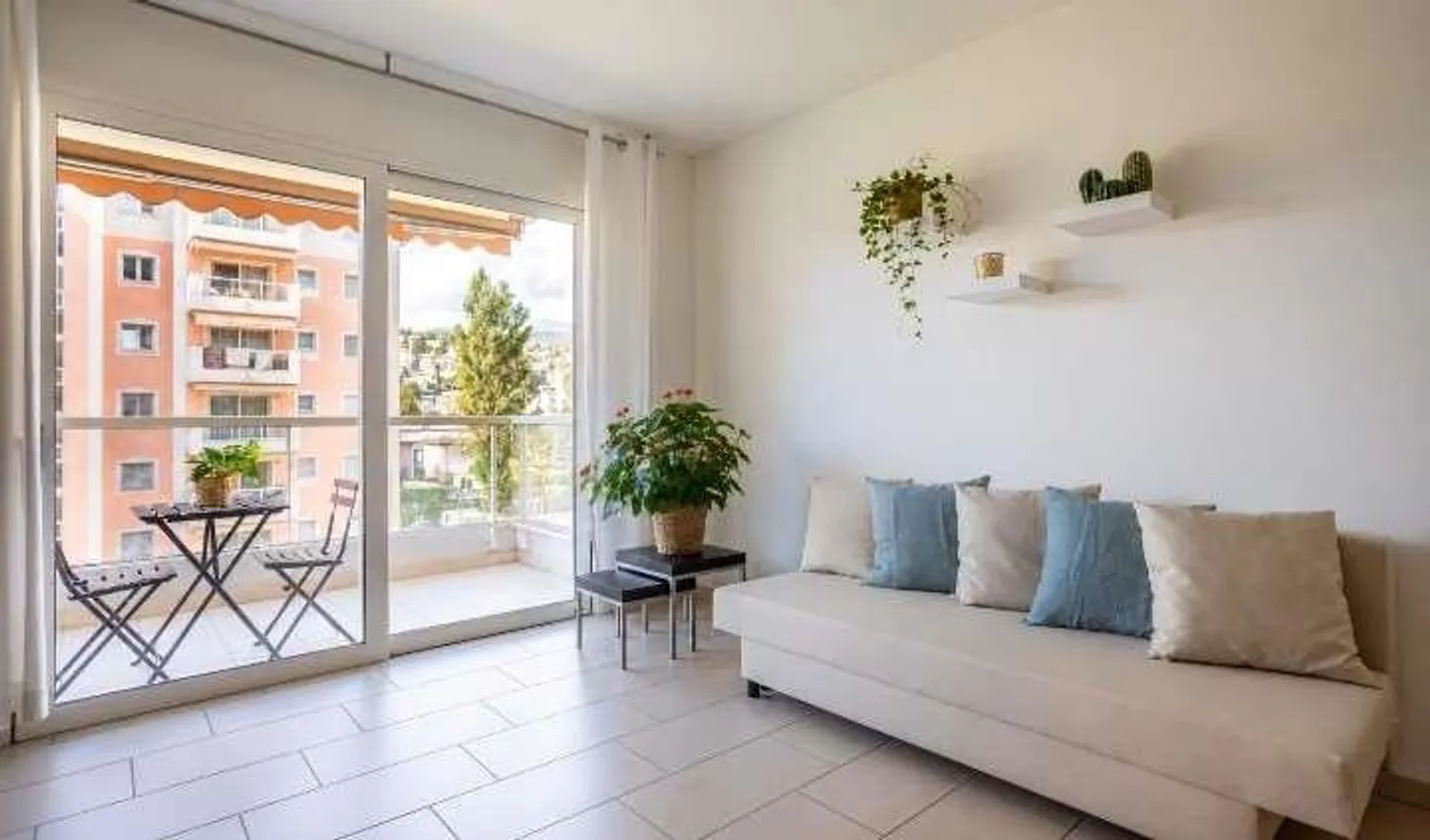Appartement lumineux de 2,5 pièces avec balcon à Viganello - Photo 2 sur 8