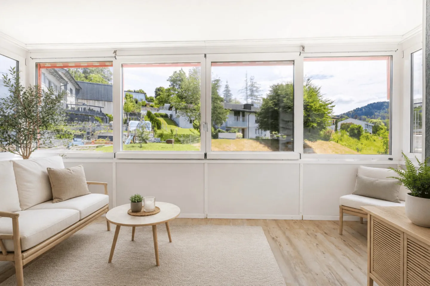 Modernes Apartment mit verglasten Balkonen - Foto 4 von 10