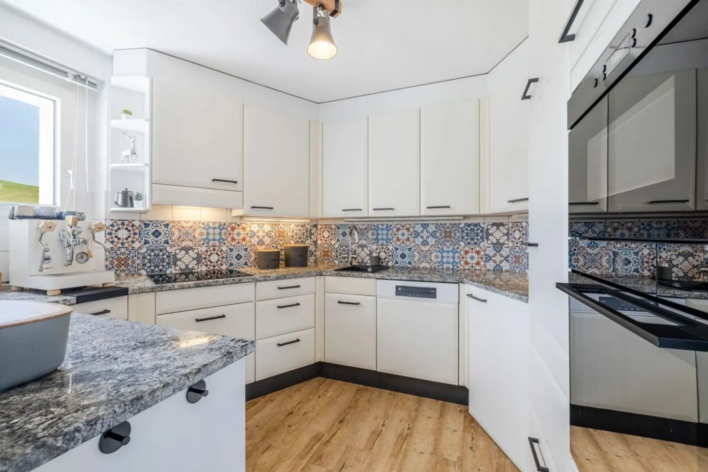 Modernes Apartment mit verglasten Balkonen - Foto 7 von 10