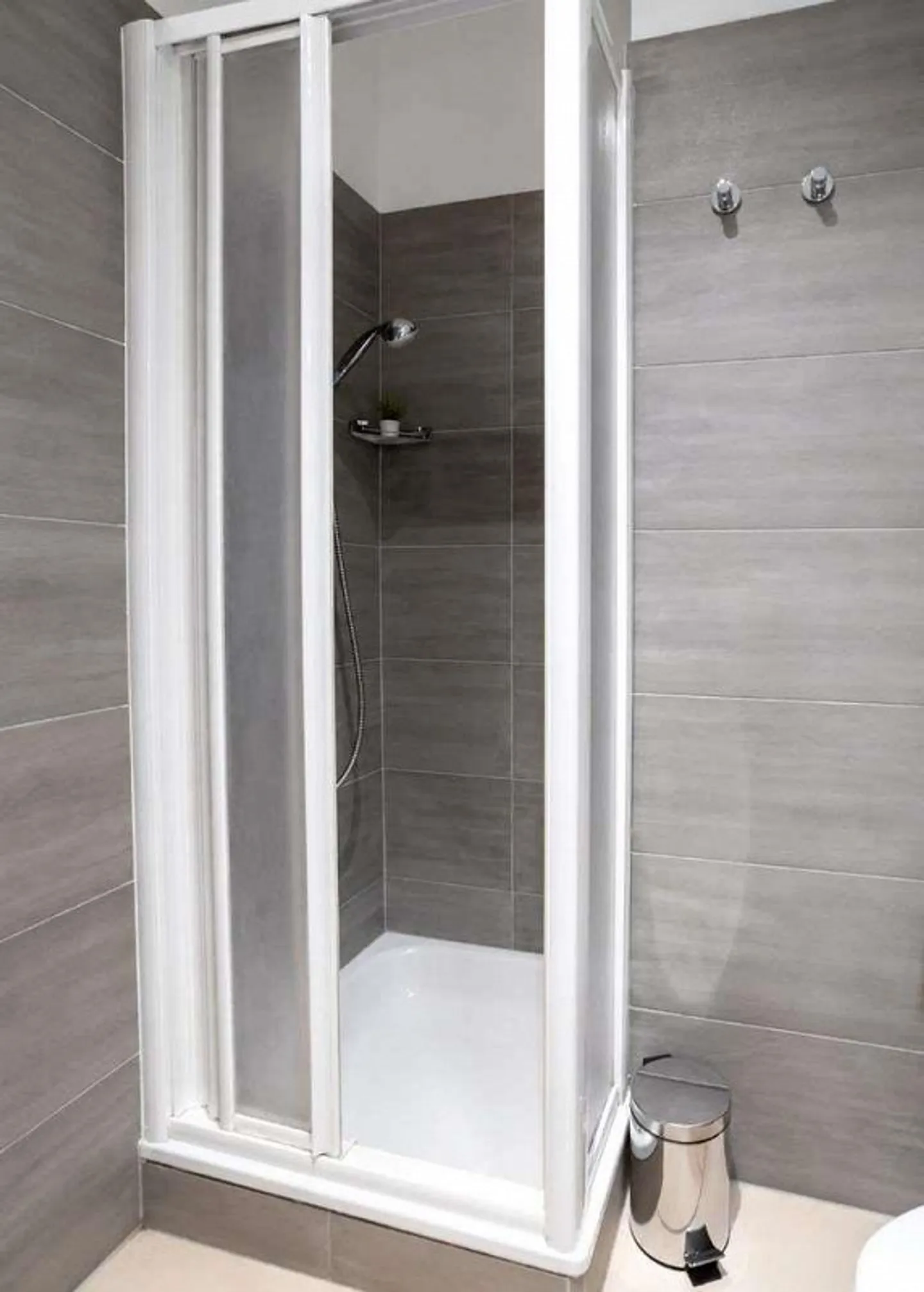 Appartement lumineux de 2,5 pièces avec balcon à Viganello - Photo 6 sur 8