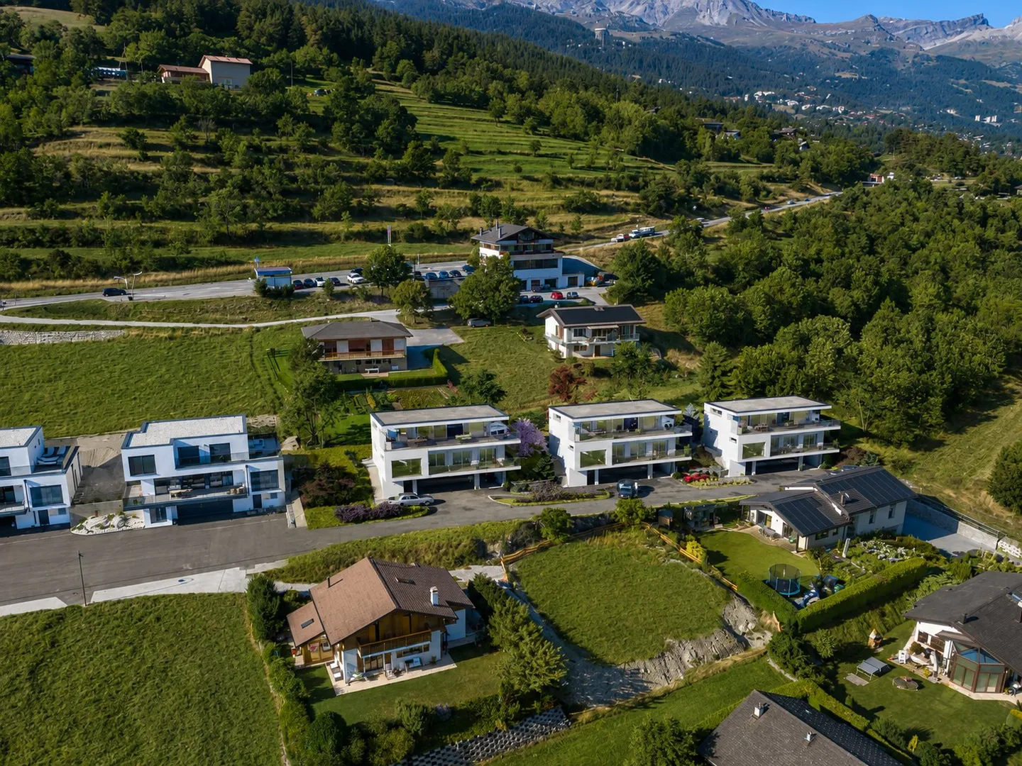 Exclusive Villa with Alpine Views - Photo 9 of 11