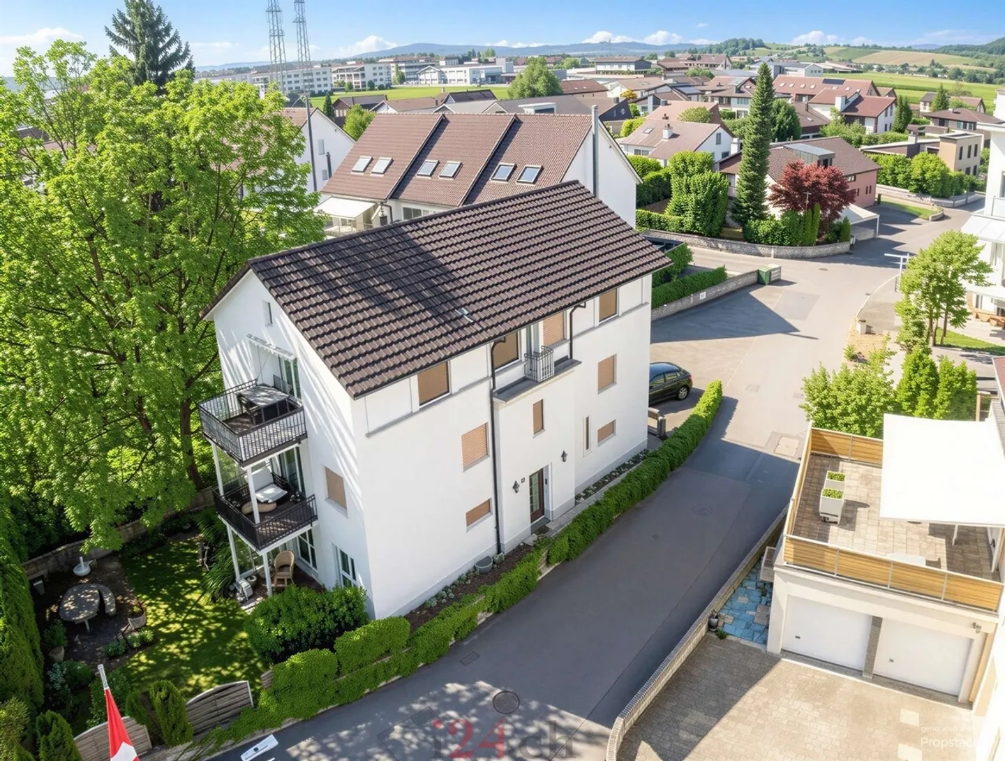 Casa plurifamiliare con tre unità abitative in un quartiere adatto alle famiglie - Foto 2 di 13