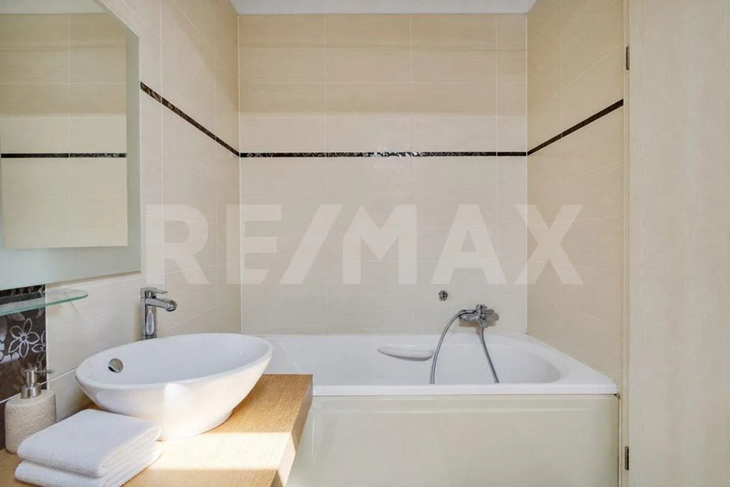 LAVIGNY – TRIPLEX DE 141 M² À L’ESPRIT MAISON - Photo 5 sur 7