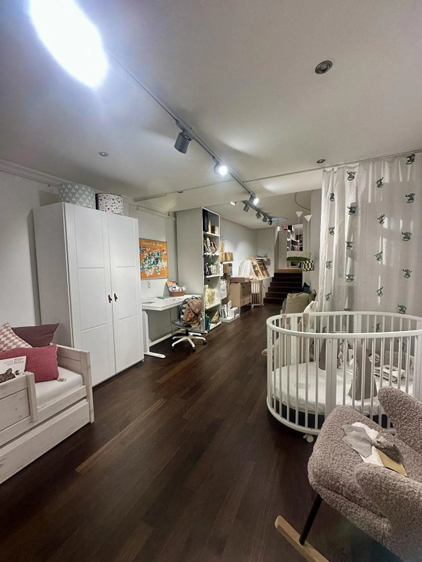 Espace de vente spacieux dans la vieille ville de Berne - Photo 8 sur 13