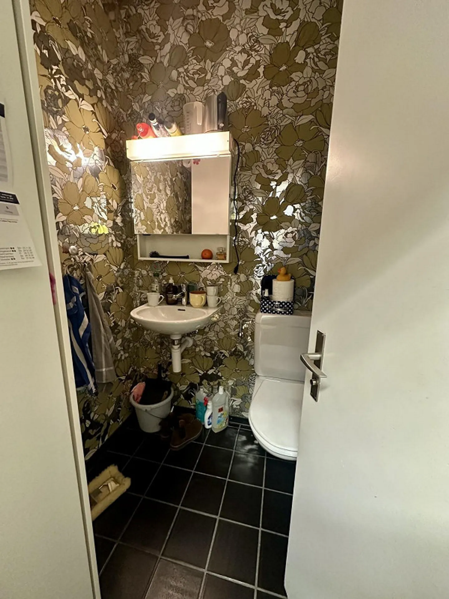 Espace de vente spacieux dans la vieille ville de Berne - Photo 10 sur 13