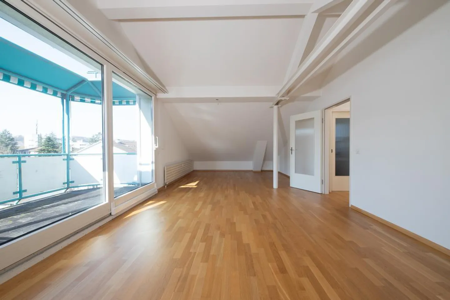 Spacious 3.5 attic apartment in Muttenz - Photo 2 of 10