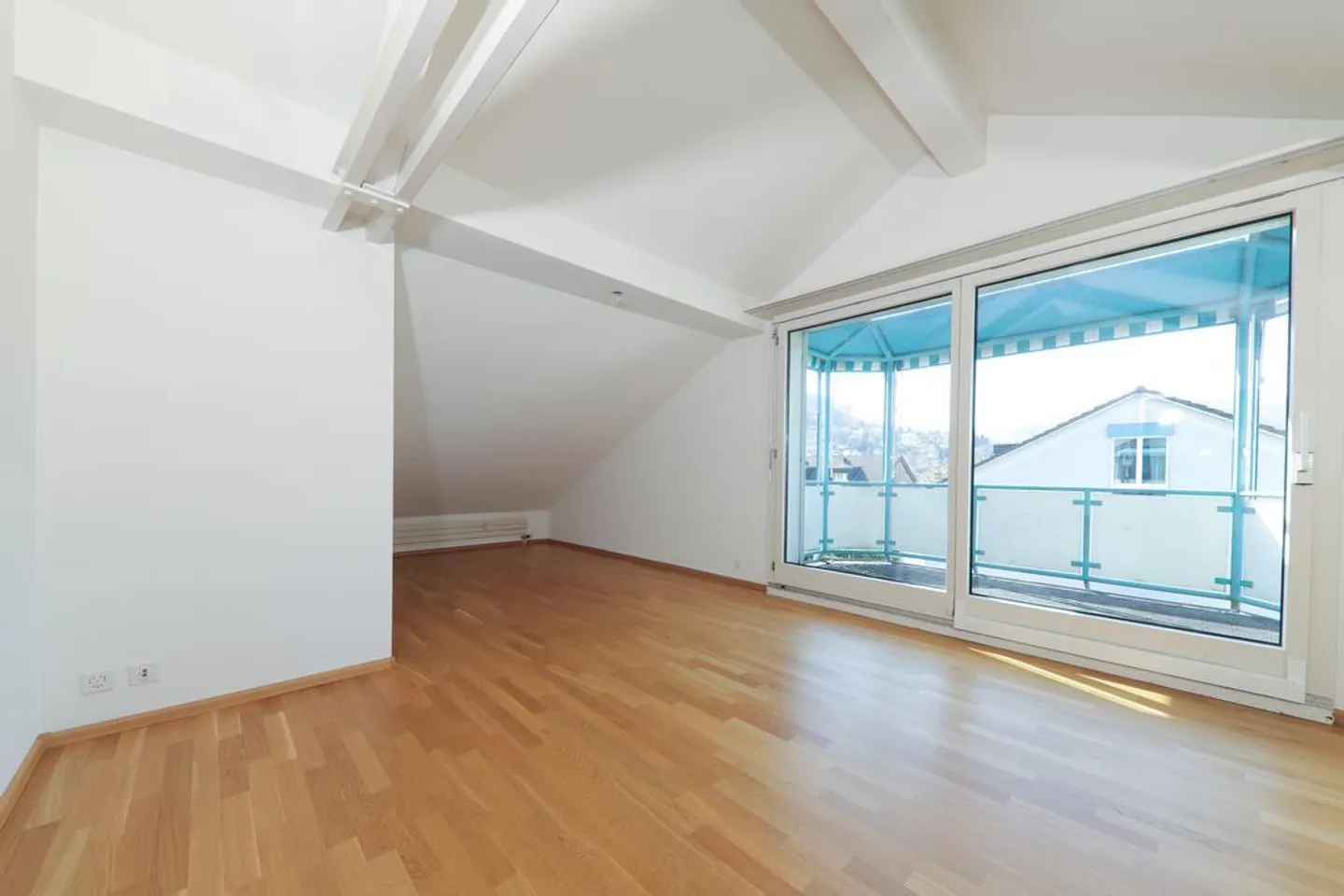Spacious 3.5 attic apartment in Muttenz - Photo 3 of 10