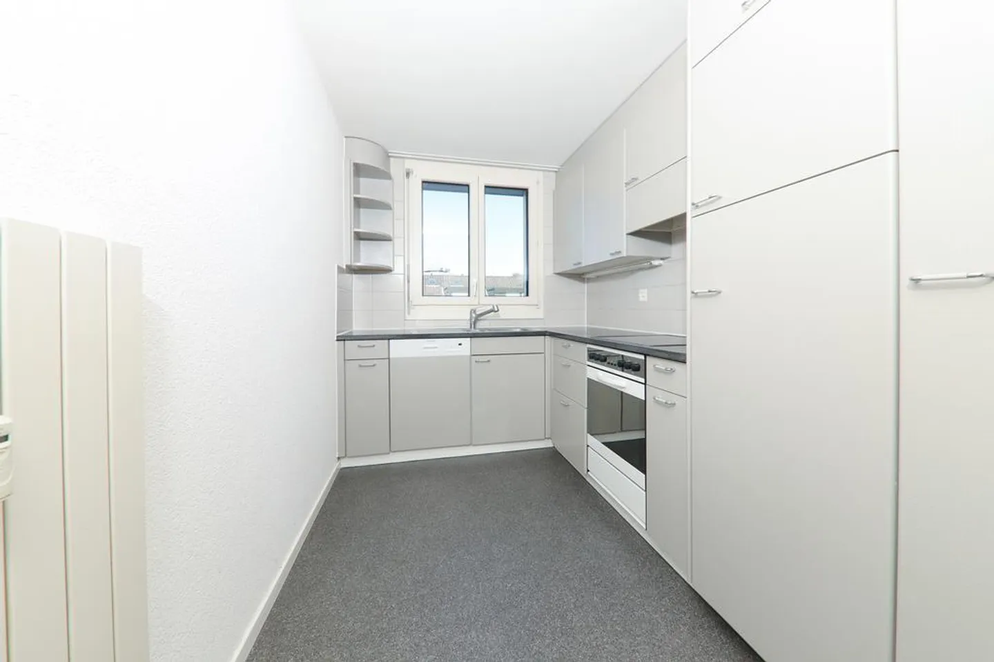 Spacious 3.5 attic apartment in Muttenz - Photo 4 of 10