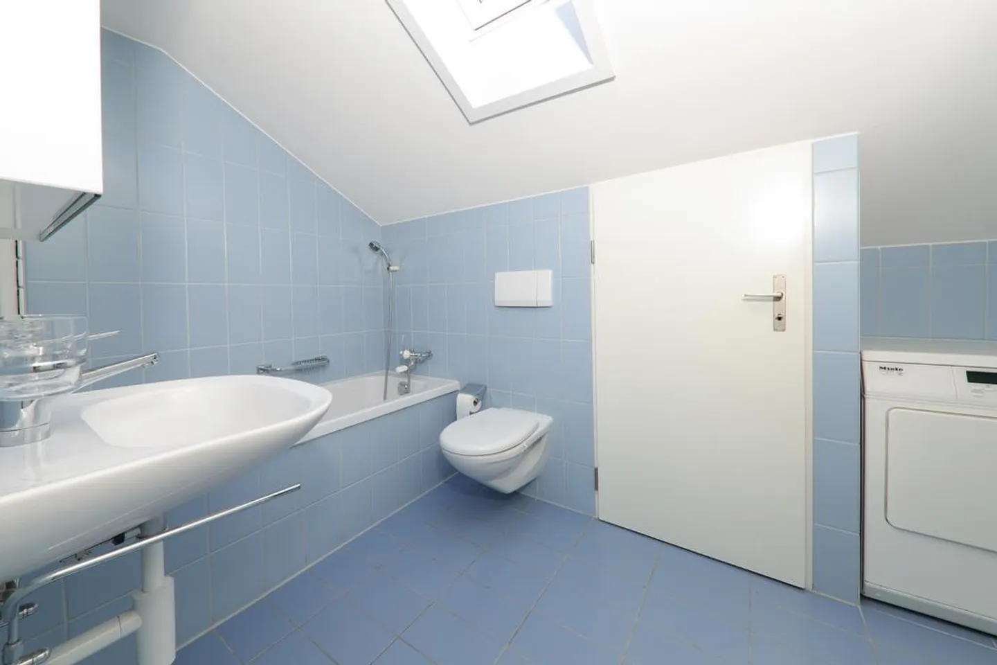 Spacious 3.5 attic apartment in Muttenz - Photo 5 of 10