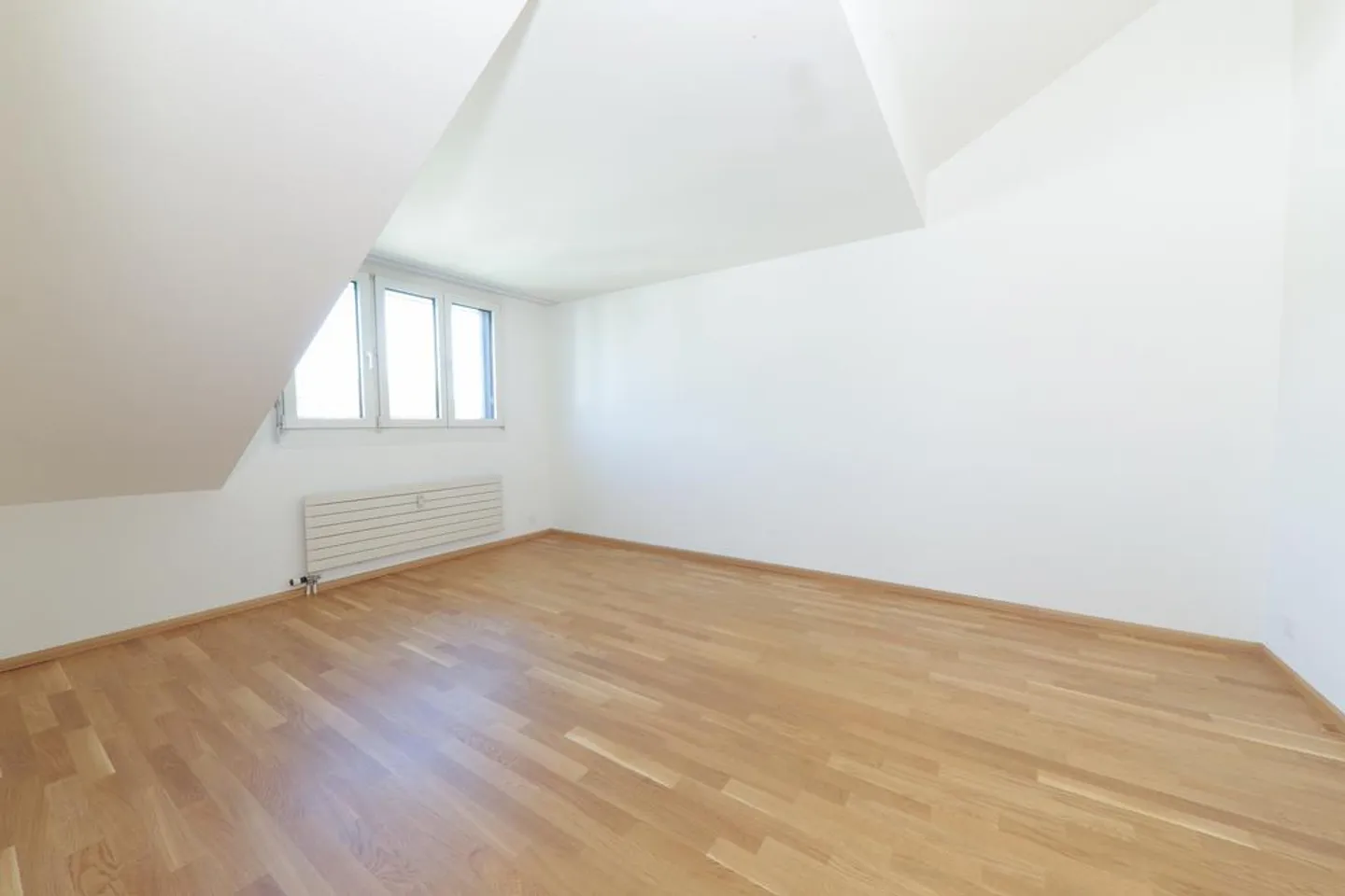 Spacious 3.5 attic apartment in Muttenz - Photo 8 of 10