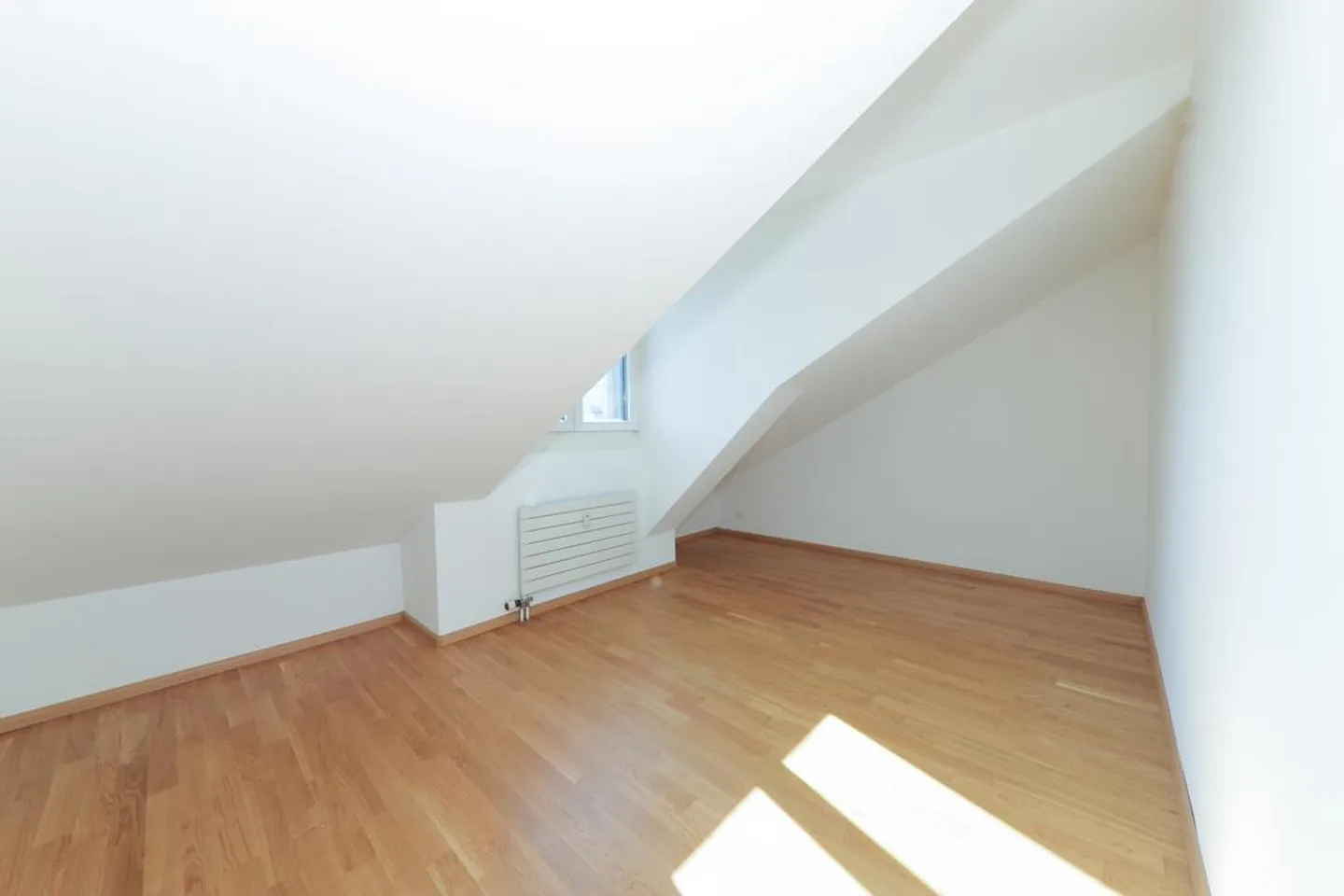 Spacious 3.5 attic apartment in Muttenz - Photo 9 of 10