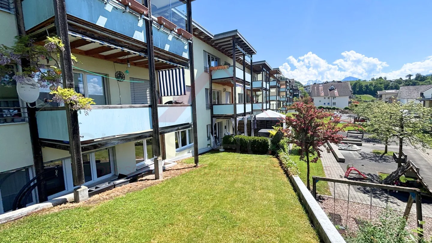 Luxury Apartment with Lake View - Photo 12 of 13