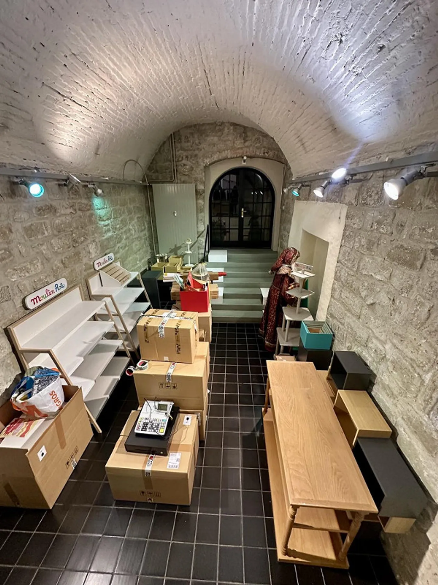 Espace de vente spacieux dans la vieille ville de Berne - Photo 13 sur 13