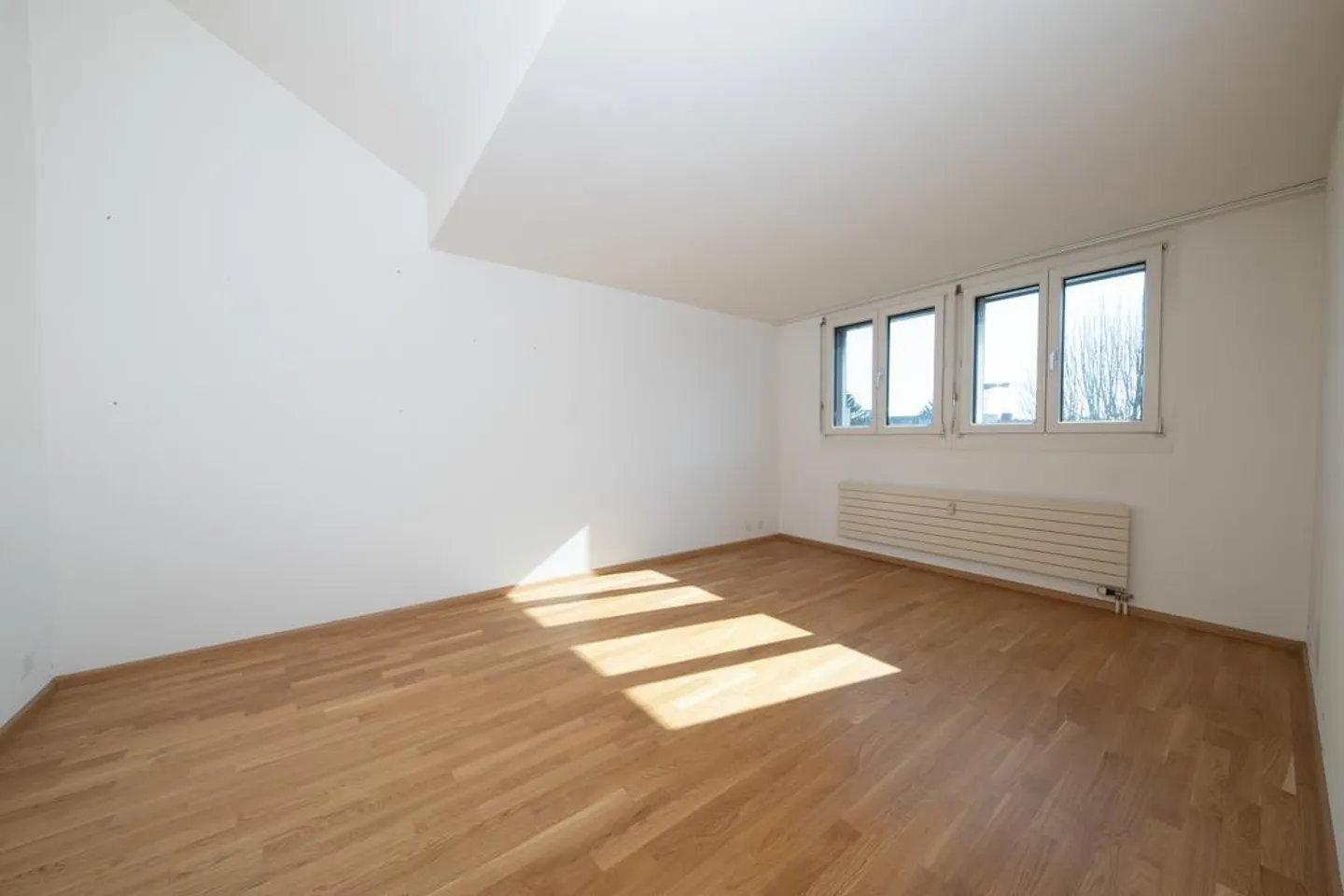Spacious 3.5 attic apartment in Muttenz - Photo 7 of 10