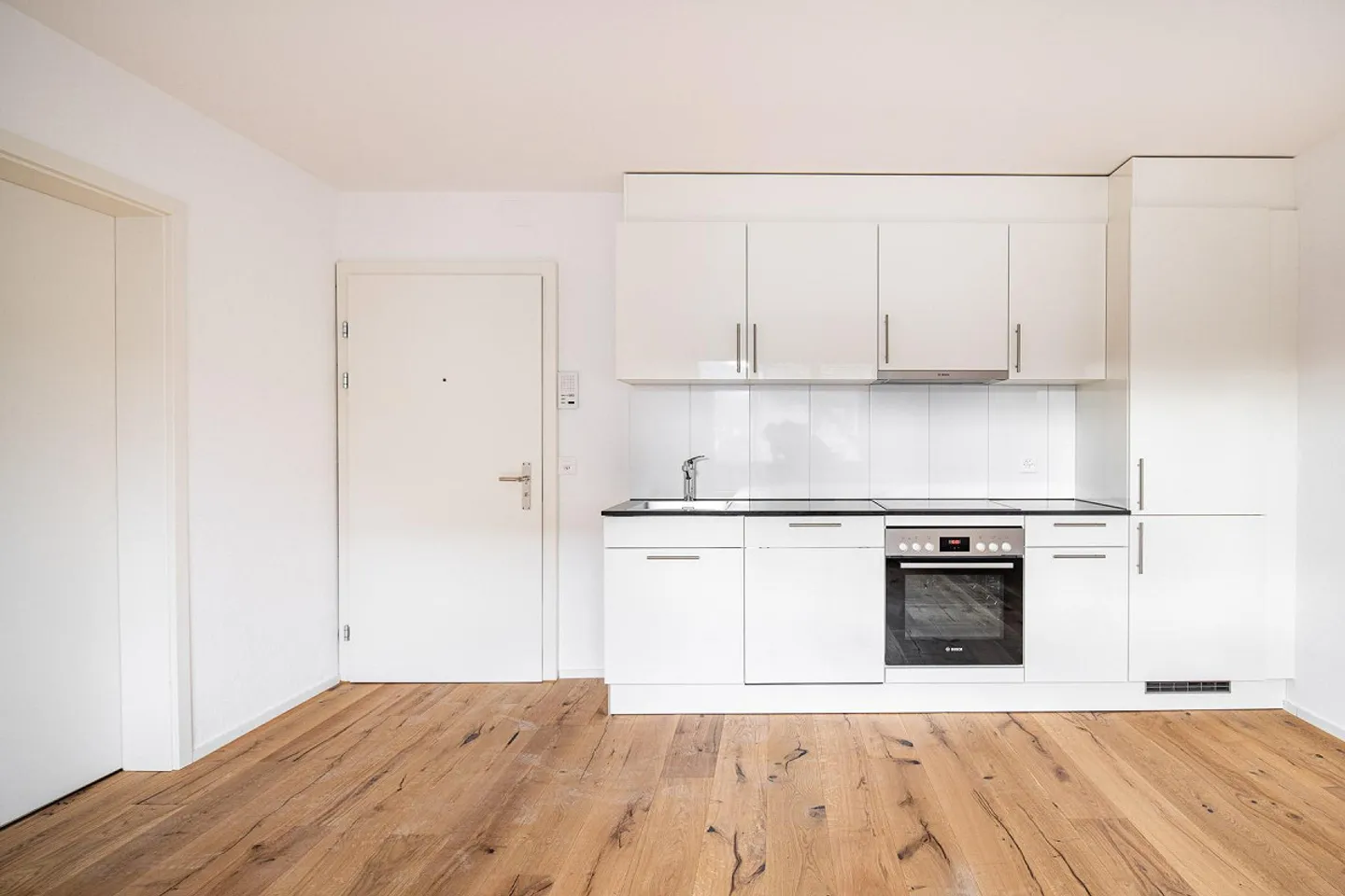 Appartement 2 pièces rénové à Neuhausen - Photo 2 sur 11