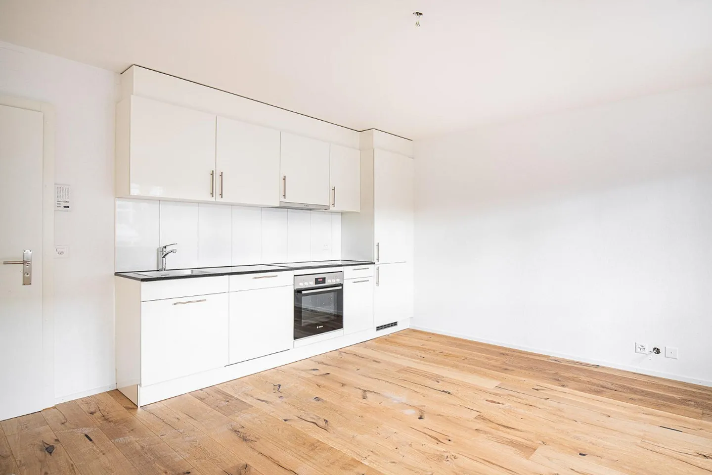 Appartement 2 pièces rénové à Neuhausen - Photo 3 sur 11