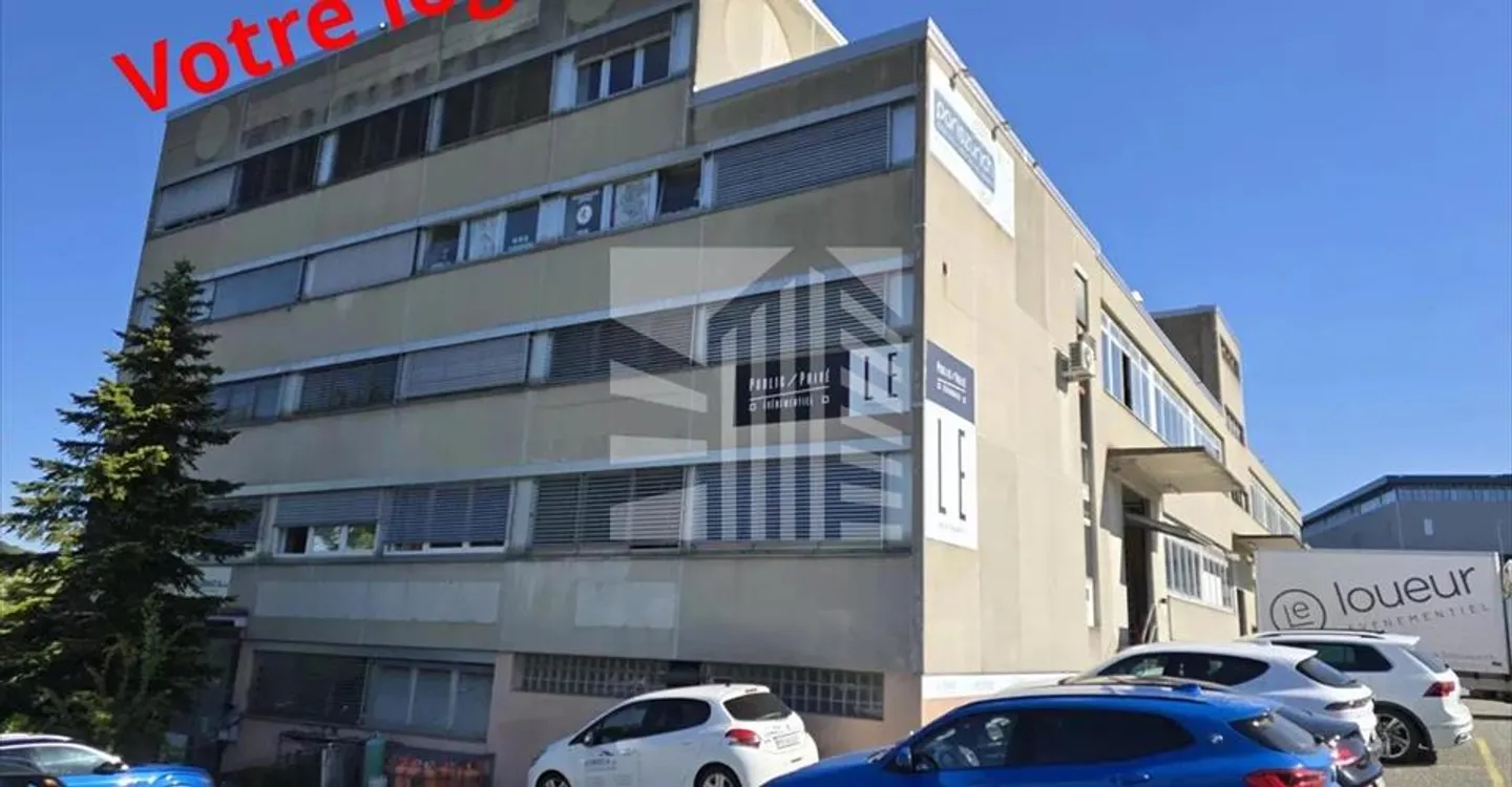 Mixed-use building for rent - Photo 1 of 13