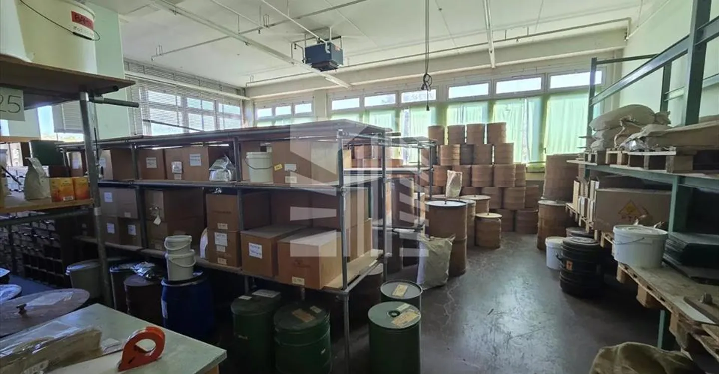 Mixed-use building for rent - Photo 13 of 13