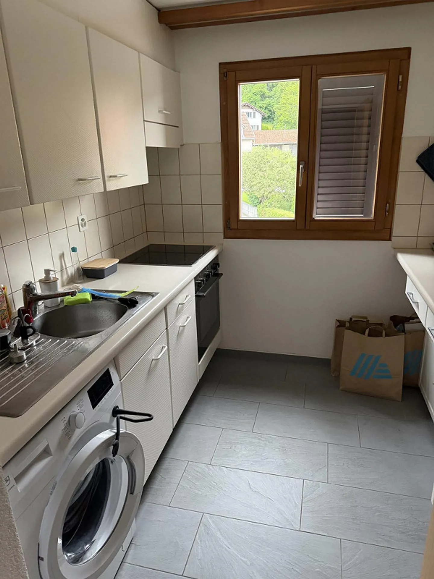 SOUS-LOCATION RECHERCHÉE !!! SUPERBE APPARTEMENT 2,5 PIÈCES À CAZIS !!! - Photo 3 sur 8
