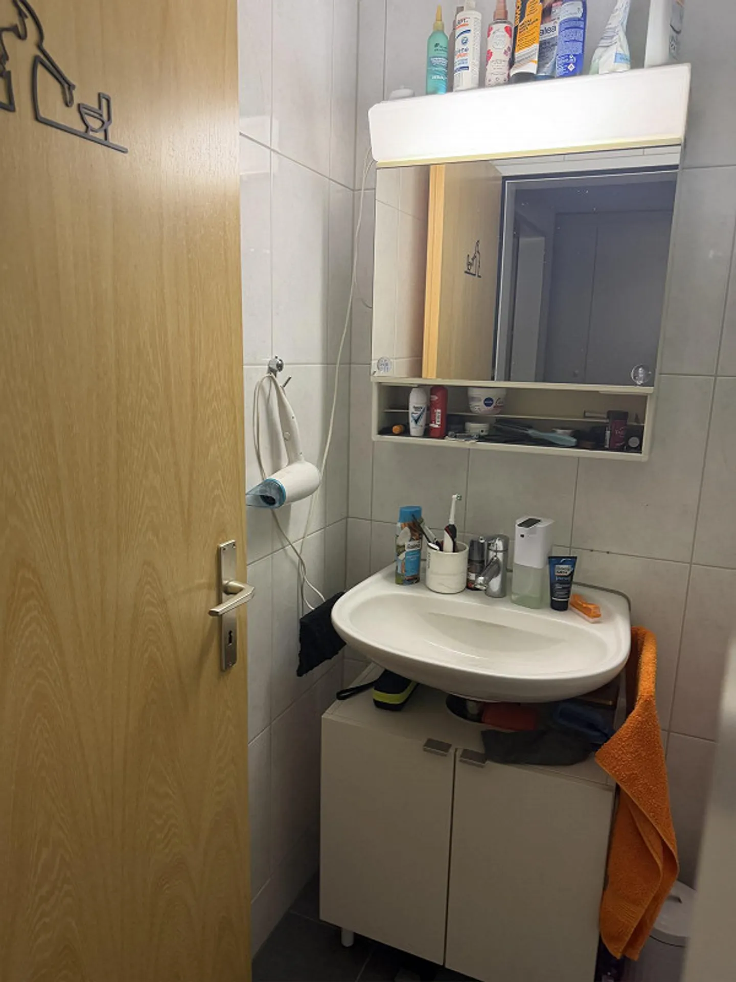 SOUS-LOCATION RECHERCHÉE !!! SUPERBE APPARTEMENT 2,5 PIÈCES À CAZIS !!! - Photo 5 sur 8