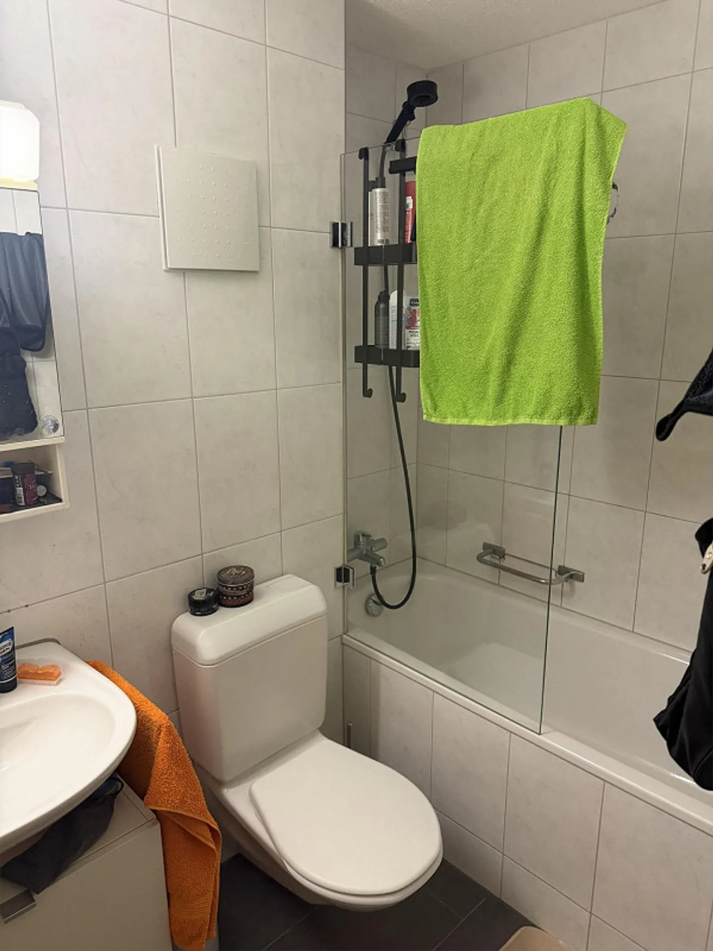 SOUS-LOCATION RECHERCHÉE !!! SUPERBE APPARTEMENT 2,5 PIÈCES À CAZIS !!! - Photo 4 sur 8