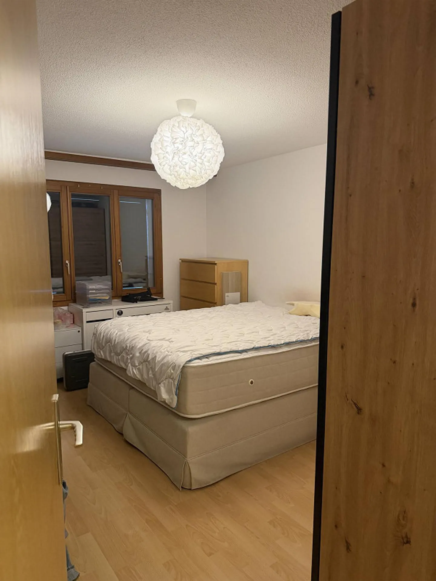 SOUS-LOCATION RECHERCHÉE !!! SUPERBE APPARTEMENT 2,5 PIÈCES À CAZIS !!! - Photo 6 sur 8