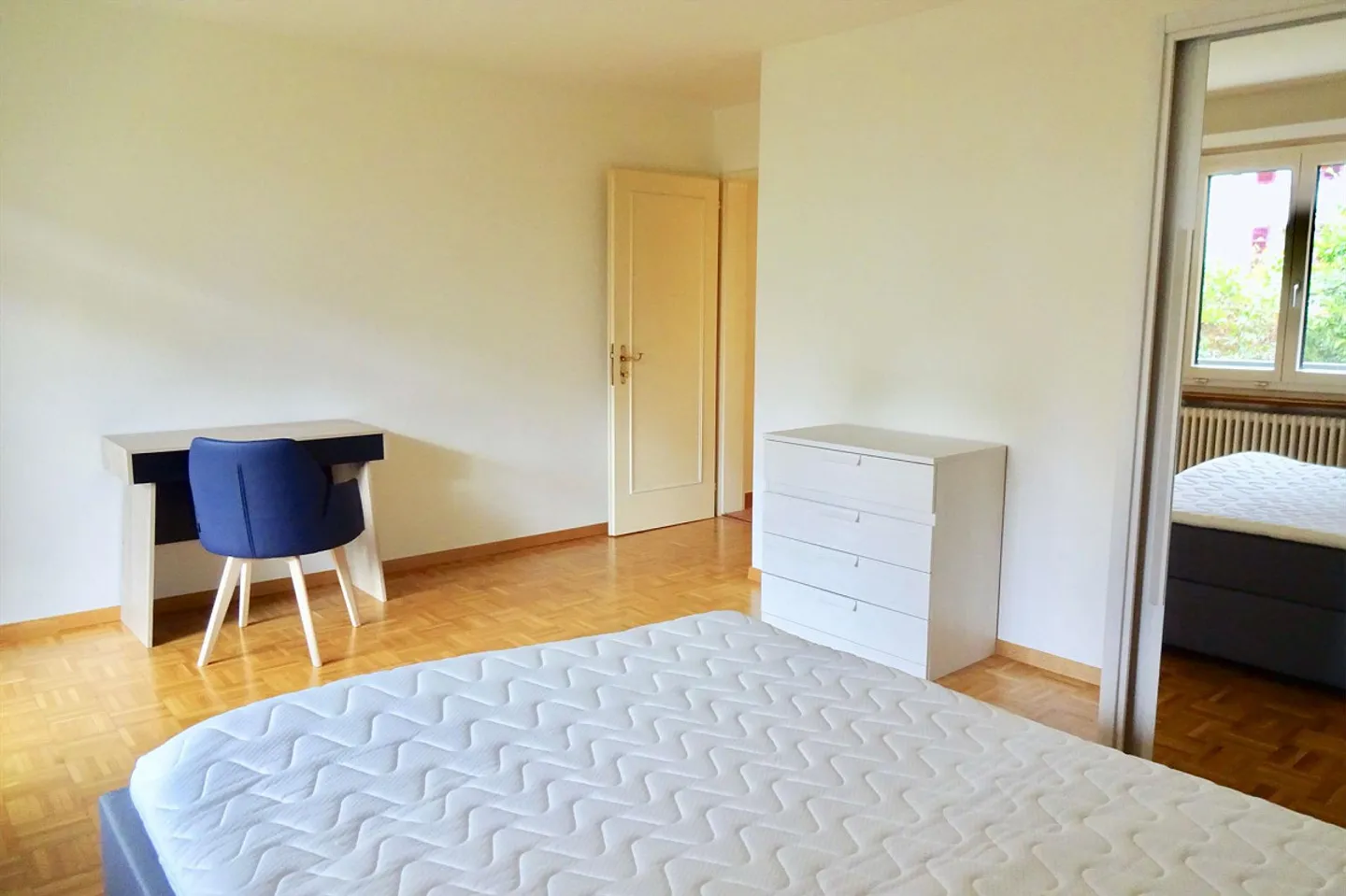 VISITA ONLINE Bella camera in condivisione con buone connessioni ai mezzi pubblici - Foto 3 di 16