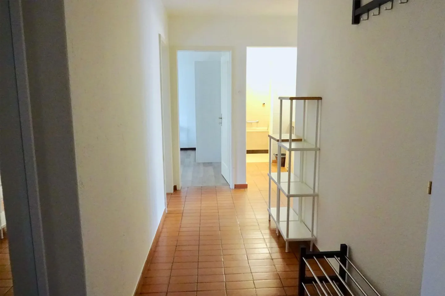 VISITA ONLINE Bella camera in condivisione con buone connessioni ai mezzi pubblici - Foto 5 di 16