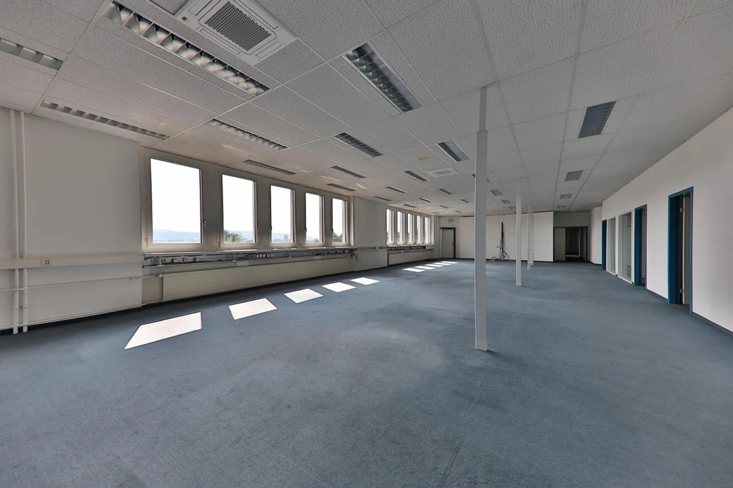 Representative, modern office spaces with a panoramic view - Photo 4 of 16