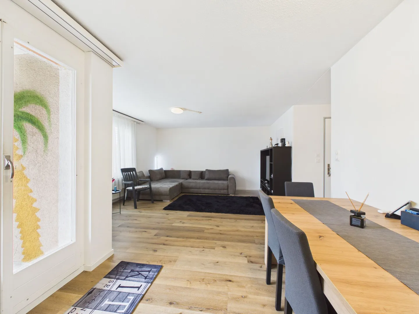 CENTRAL, BRIGHT AND WITH A VIEW - Photo 1 of 7