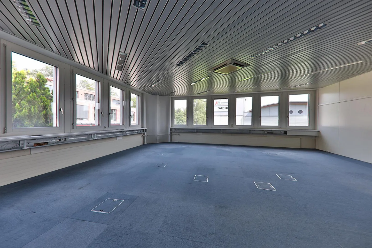 Representative, modern office spaces with a panoramic view - Photo 2 of 16