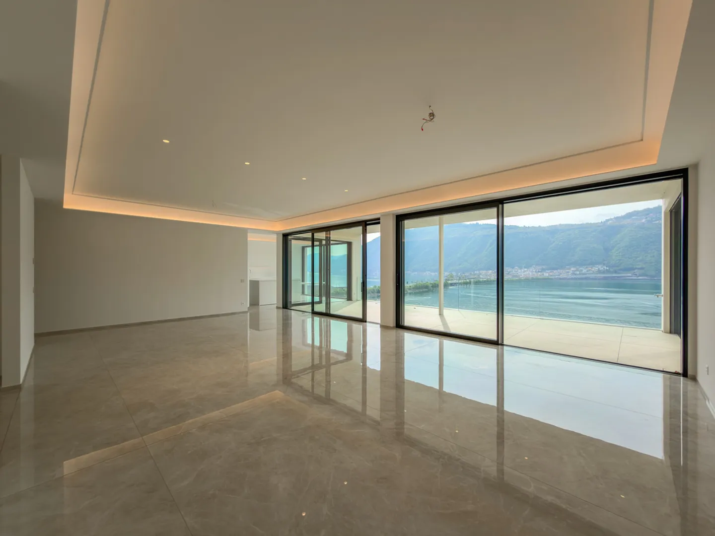 Grand appartement avec jardin et vue imprenable sur le lac à Bissone - Photo 1 sur 16