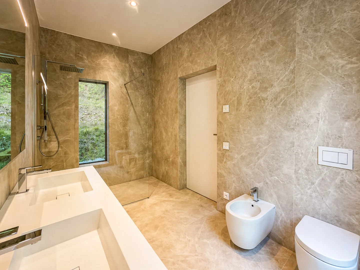 Grand appartement avec jardin et vue imprenable sur le lac à Bissone - Photo 11 sur 16