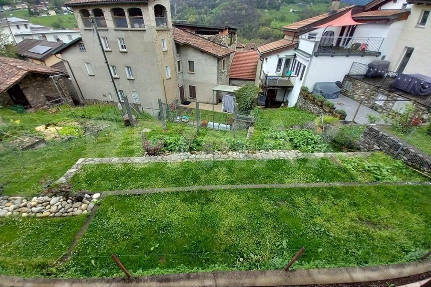 Maison individuelle 4 ½ pièces avec appartement séparé de 2 ½ pièces - Photo 4 sur 13