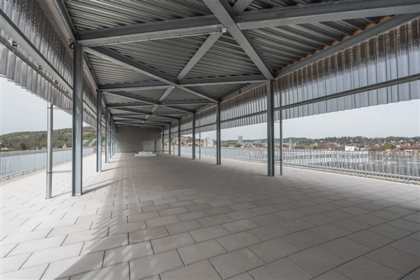 First rental of attractive commercial spaces CAMPUS / Parking available - Photo 3 of 10