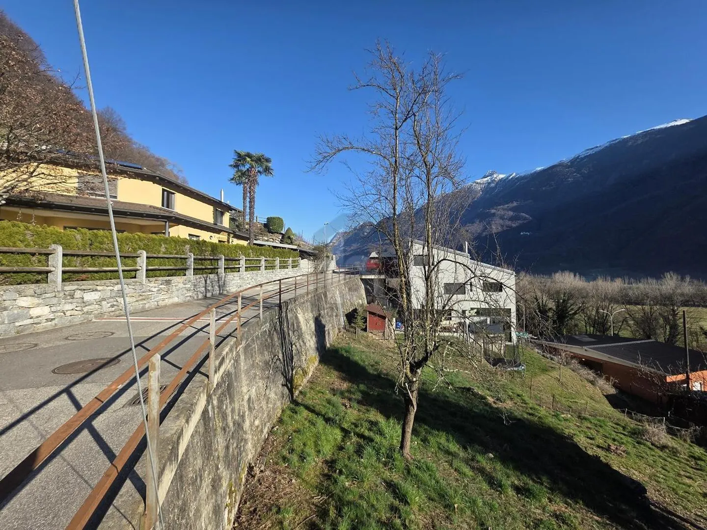 DANS UN EMPLACEMENT TRANQUILLE ET ENSOLEILLÉ AVEC VUE - Photo 3 sur 4