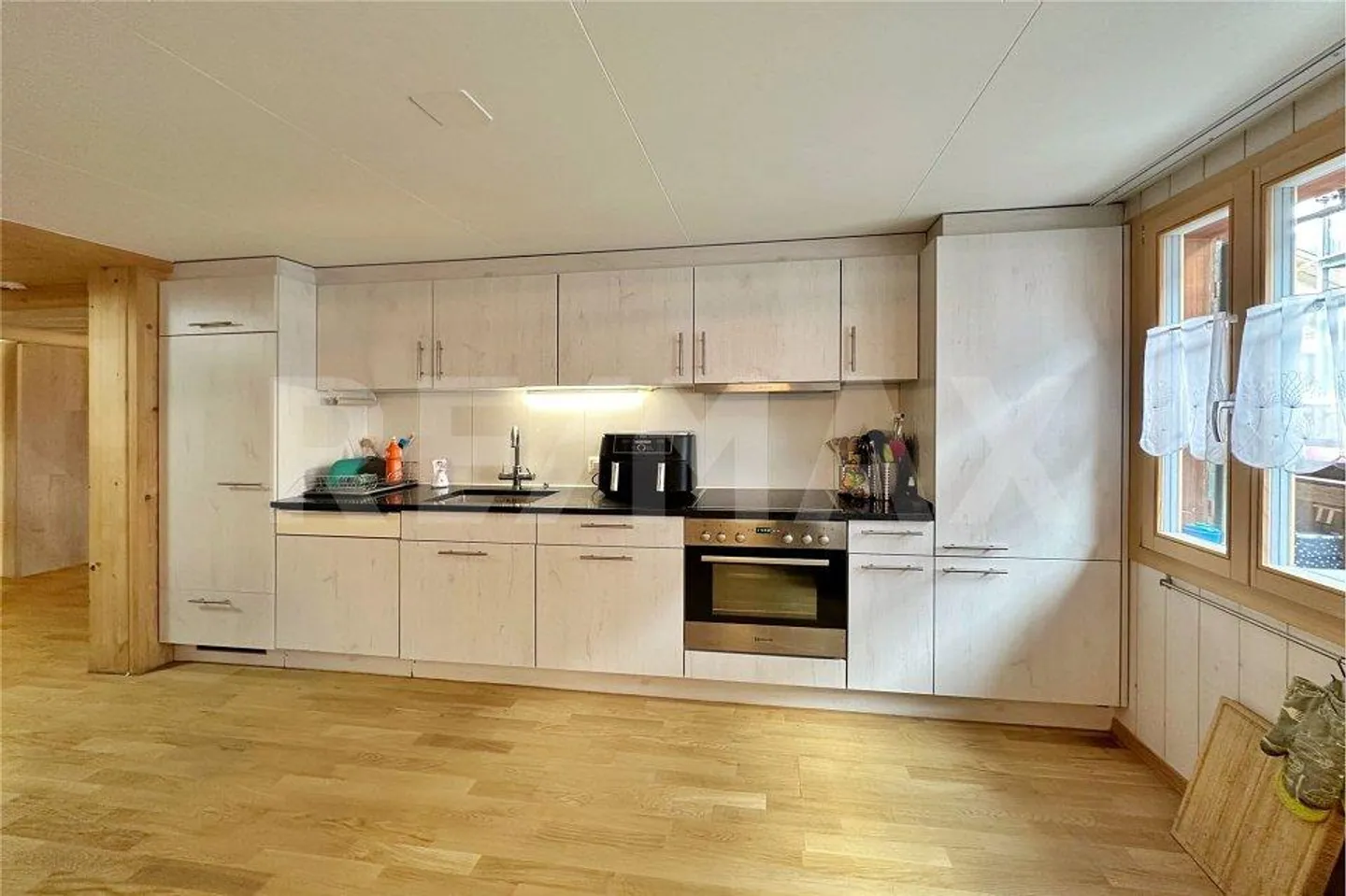 Vivere con carattere - Maisonette elegante di 5,5 stanze in stile Simmental + studio - Foto 5 di 13