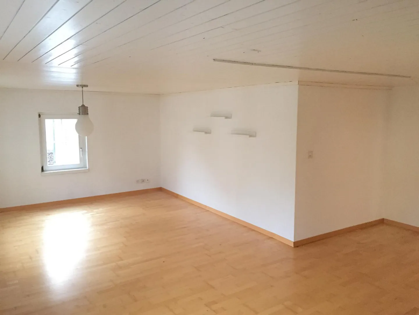 Ampio appartamento di 4.5 stanze in affitto - Foto 2 di 11
