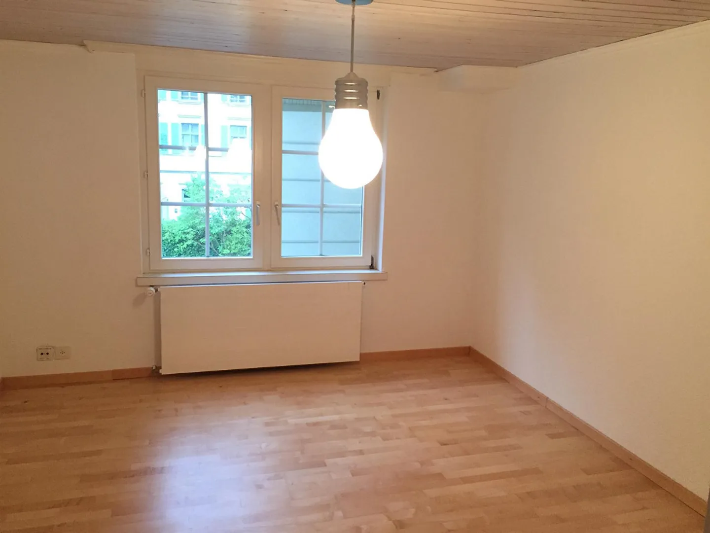 Ampio appartamento di 4.5 stanze in affitto - Foto 4 di 11